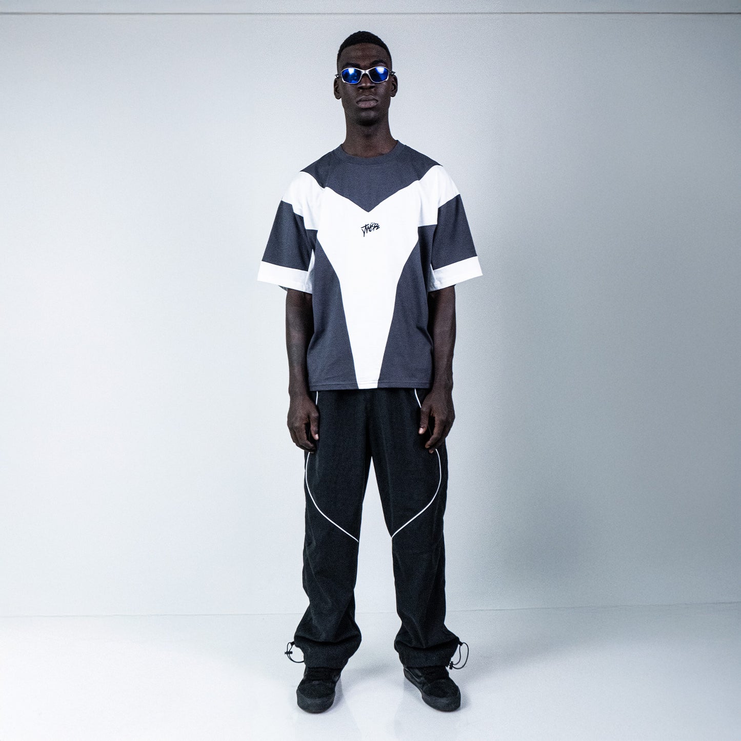 THANIS – BOXY FIT TEE