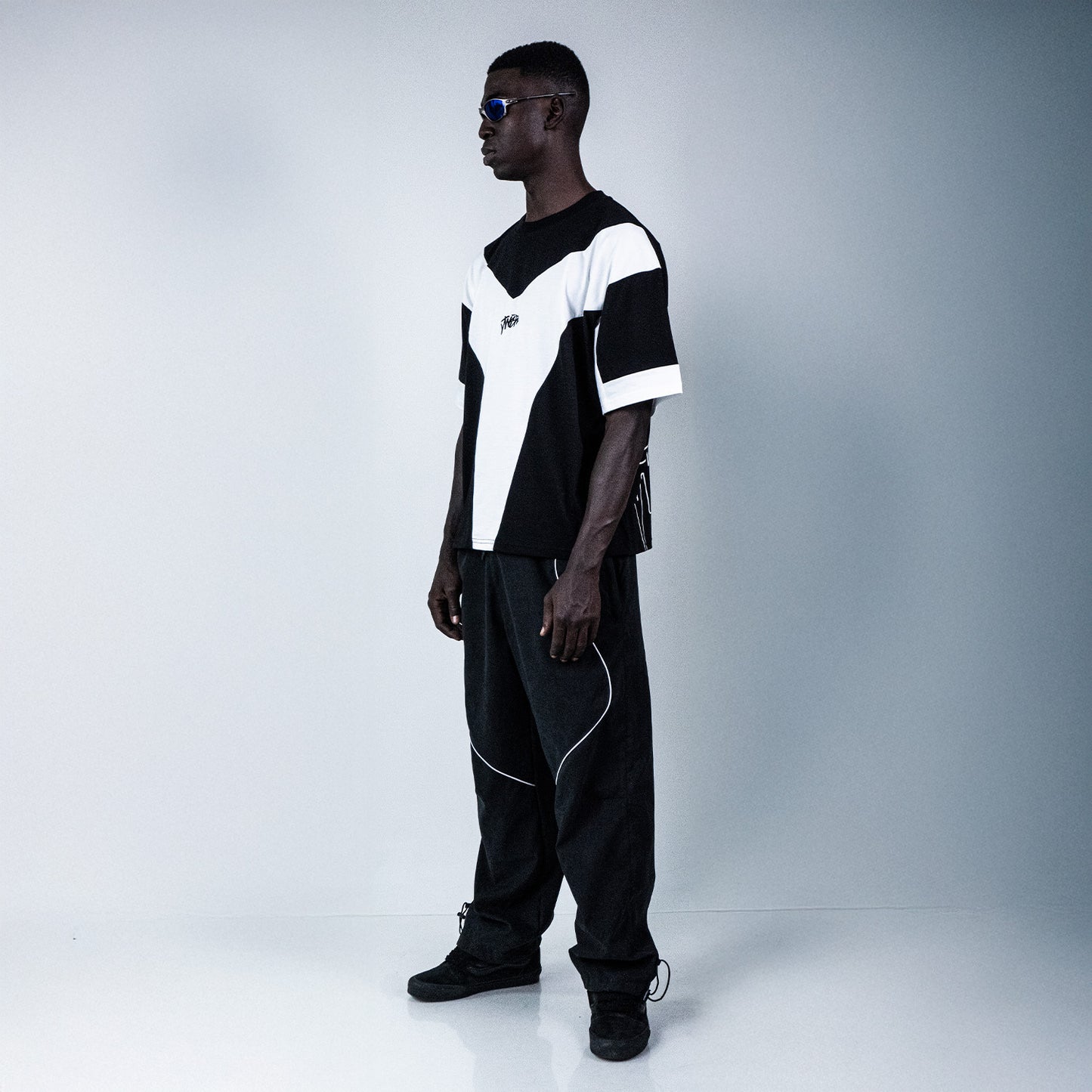 THANIS – BOXY FIT TEE