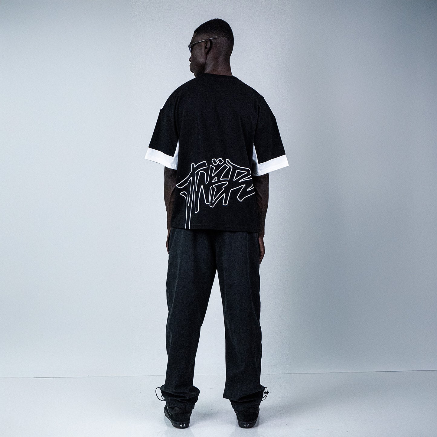 THANIS – BOXY FIT TEE