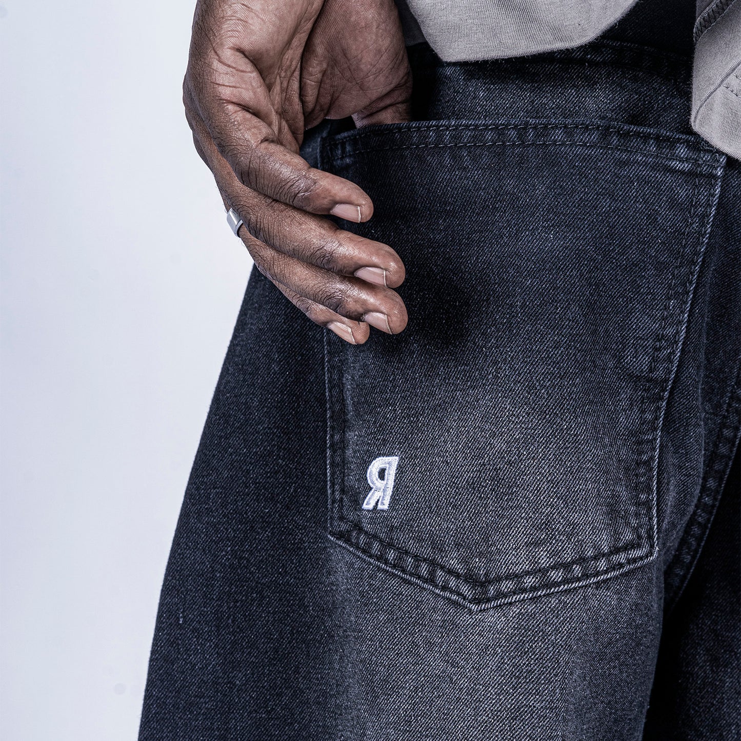 PANTALÓN DENIM LUCKY | NEGRO