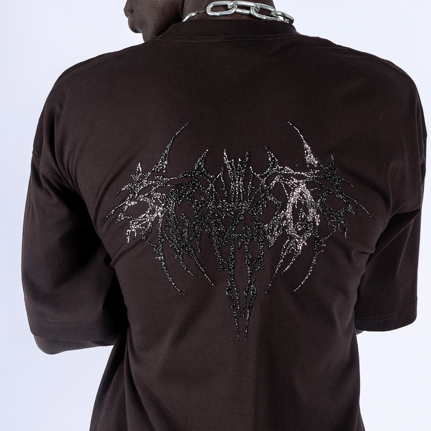 POLO BOXY FIT DEVIL | MARRÓN
