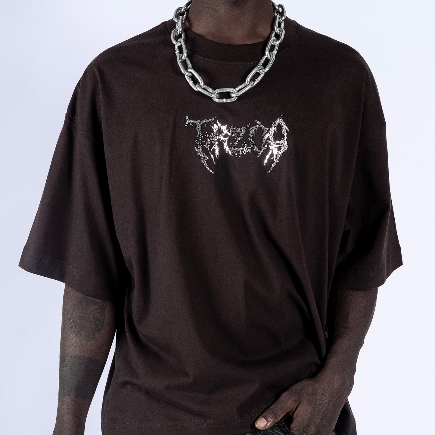 POLO BOXY FIT DEVIL | MARRÓN